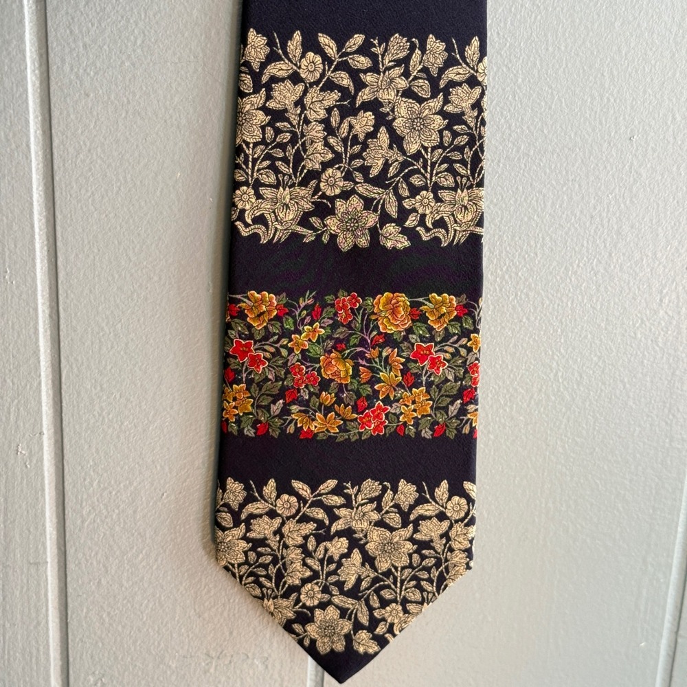 Metropolitan Museum of Art Silk Tie Navy Floral Blocked Dark Academia Vtg